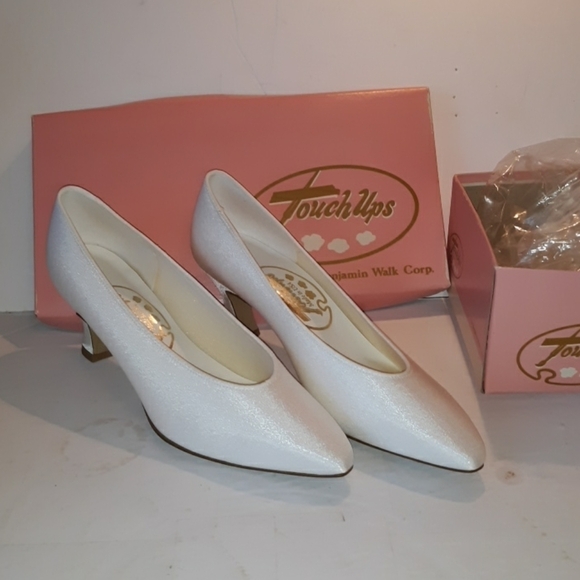 Vintage 1980s net dead stock Touch Ups heels 7 - Picture 1 of 3